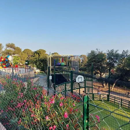 مكان تخييم L'arbre Perche Saint-Raphaël